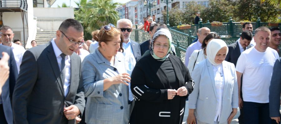 BAKAN SELÇUK AKÇAKOCA'DA 