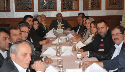 BİLGİN'DEN DAVA ARKADAŞLARINA VEDA YEMEĞİ VERDİ