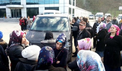 İŞÇİLERİN MAAŞ NÖBETİ 