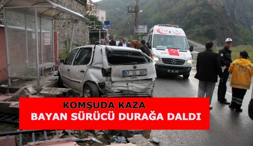 OTOMOBİL OTOBÜS DURAĞINA DALDI: 2 YARALI