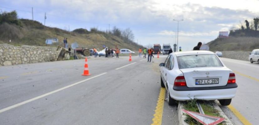 OTOMOBİL TRAKTÖR İLE ÇARPIŞTI